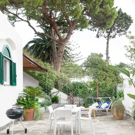 Hébergement de vacances Michela, 2br, 2bt, Patio, Newly Renovated Capri